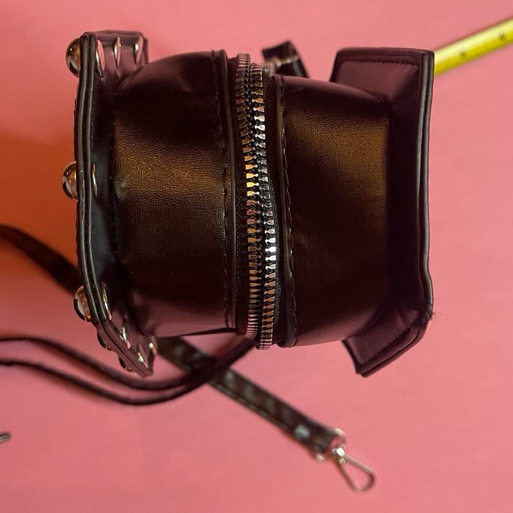 Gothic Coffin Crossbody Bag with Rose Embroidery | Black - Picture 6 of 6